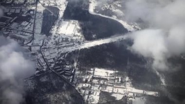 Bulutların üstünde uçan uçak tarafından