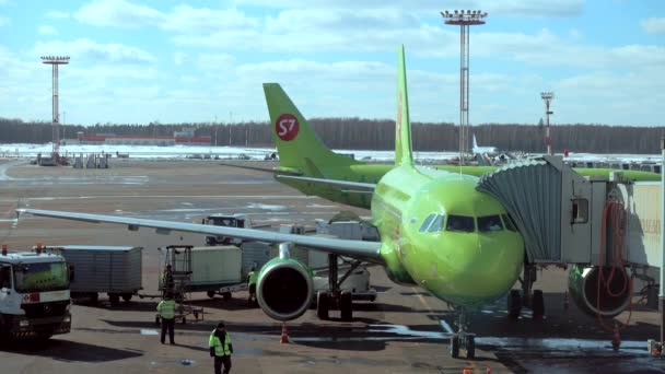 Provozu Mezinárodní Letiště Domodědovo čas den — Stock video