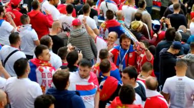 Sırbistan ve İsviçre maçı takım futbol taraftarları destek
