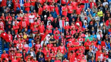 Sırbistan ve İsviçre maçı takım futbol taraftarları destek