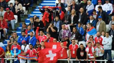 Sırbistan ve İsviçre maçı takım futbol taraftarları destek