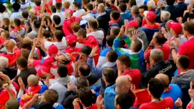 Sırbistan ve İsviçre maçı takım futbol taraftarları destek