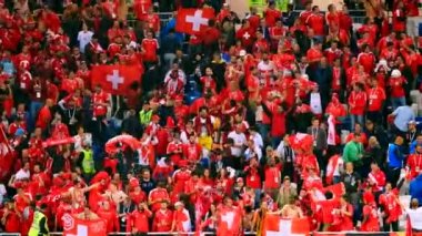 Sırbistan ve İsviçre maçı takım futbol taraftarları destek