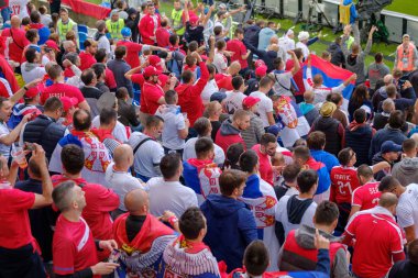 Sırbistan ve İsviçre maçı takım futbol taraftarları destek