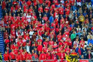 Sırbistan ve İsviçre maçı takım futbol taraftarları destek