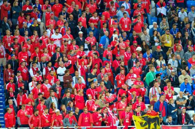 Sırbistan ve İsviçre maçı takım futbol taraftarları destek