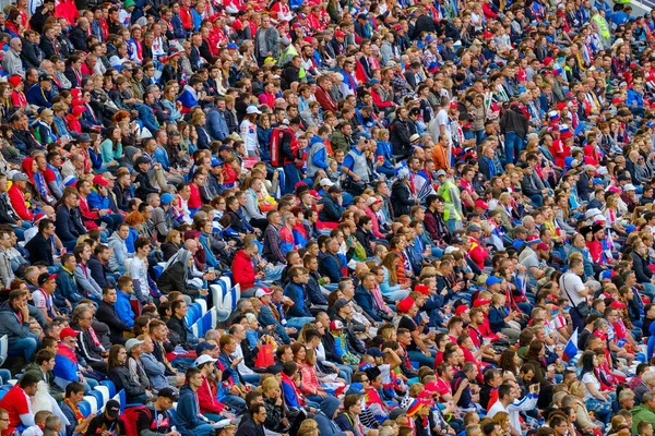 Sırbistan ve İsviçre maçı takım futbol taraftarları destek