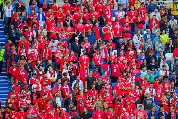 Sırbistan ve İsviçre maçı takım futbol taraftarları destek