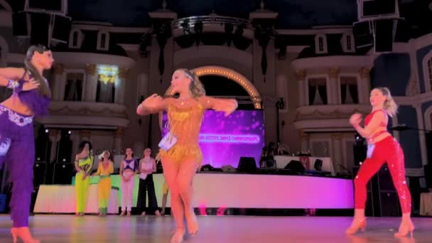 Moscou Rússia Março 2018 Meninas Vestindo Vestidos Coloridos Participam Competições — Vídeo de Stock