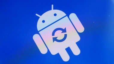 Android robot logo simge güncelleme sırasında Samsung akıllı telefon ekranında