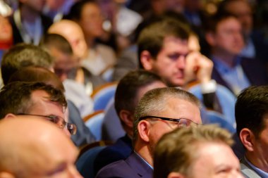 İnsanlar iş konferans Kongre salonunda katılmak