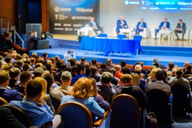 İnsanlar iş konferans Kongre salonunda katılmak