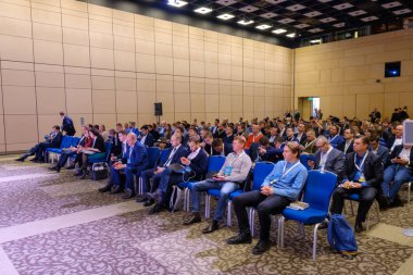 İnsanlar iş konferans Kongre salonunda katılmak