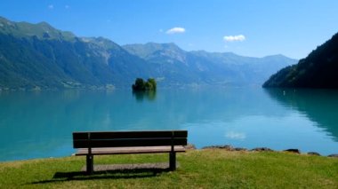 Tezgah Isetwald yakınındaki Brienz Gölü kıyısında