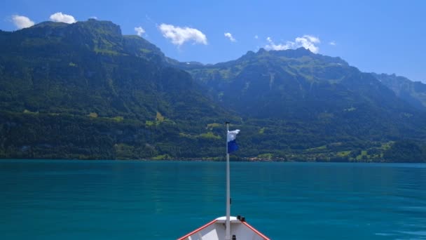 Båtliv på Brienz sjön på sommaren — Stockvideo