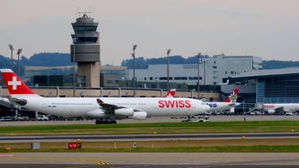 Paysage de l'aéroport de Zurich le jour — Video