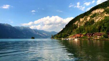 Yaz İsviçre manzara. Brienz Gölü yakınındaki Isetwald