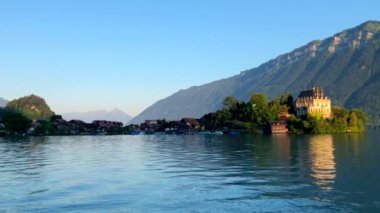Yaz İsviçre manzara. Brienz Gölü yakınındaki Isetwald