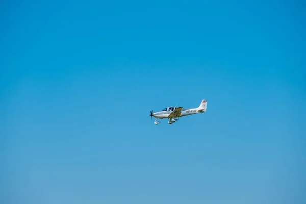 Small private jet airplane preparing for landing at day time in international airport — Stock Photo, Image