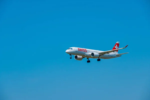 Swiss airlines airplane preparing for landing at day time in international airport — Stock Photo, Image