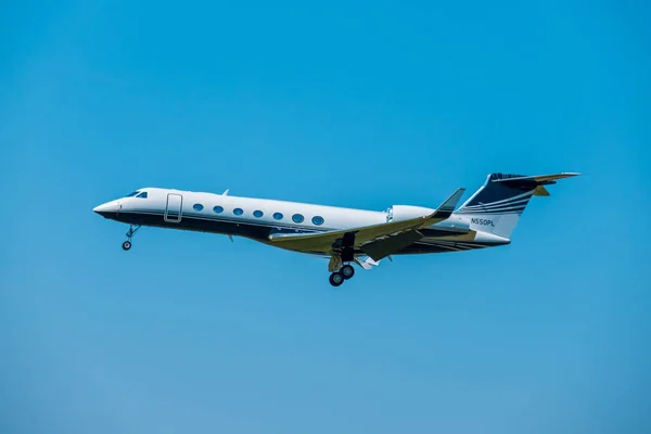 Small private jet airplane preparing for landing at day time in international airport — Stock Photo, Image