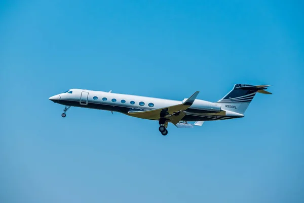 Small private jet airplane preparing for landing at day time in international airport — Stock Photo, Image