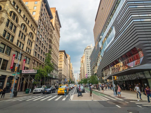 La vie en ville à Manhattan le jour — Photo