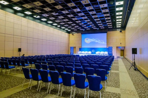 Interiören i konferenssalen under Blockchain congress — Stockfoto