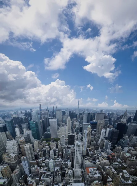 Вид с воздуха на Манхэттен с Эмпайр-стейт-билдинг — стоковое фото
