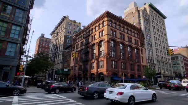 La vida de la ciudad en Manhattan durante el día — Vídeo de stock