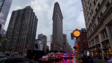 Saat akşam, demir inşaat düz