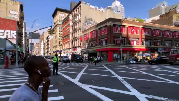 Stadslivet i Manhattan på dagtid — Stockvideo