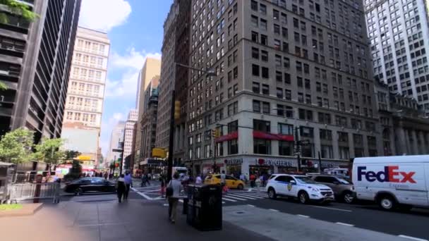 Дневная жизнь Манхэттена — стоковое видео