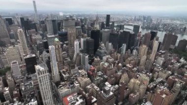 Manhattan gökdelenlerin havadan görünümü