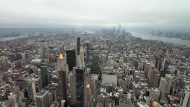 Manhattan gökdelenlerin havadan görünümü
