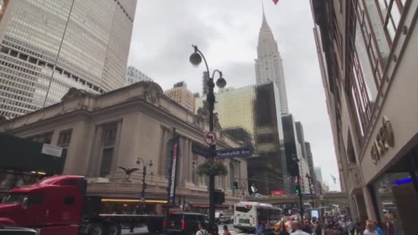 Život ve městě poblíž Grand Central železniční stanice v Manhattanu downton — Stock video