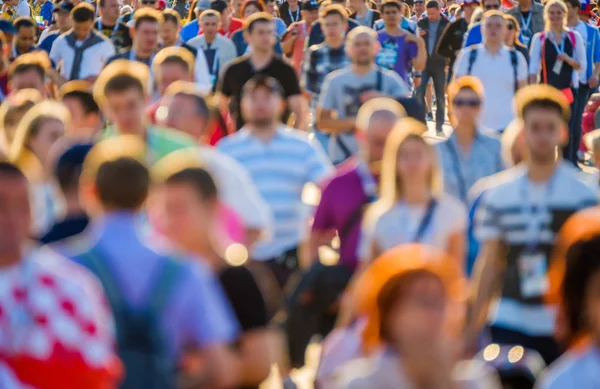 Multitud de personas en la calle —  Fotos de Stock