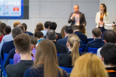İnsanlar iş konferans Kongre salonunda katılmak