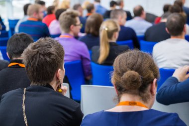 İnsanlar iş konferans Kongre salonunda katılmak