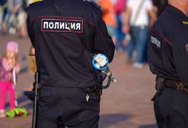 Polislerdenbirinin şehrin sokak üzerinde