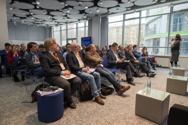 İnsanlar iş konferans Kongre salonunda katılmak