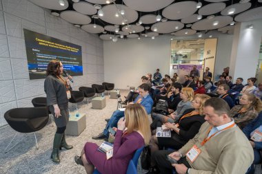 İnsanlar iş konferans Kongre salonunda katılmak