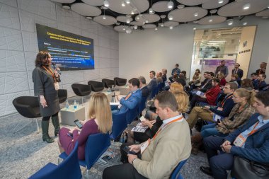 İnsanlar iş konferans Kongre salonunda katılmak