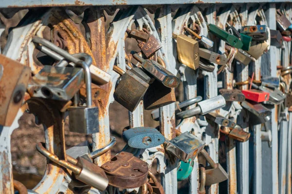 Locks on the fence of bridge — Stock Photo, Image