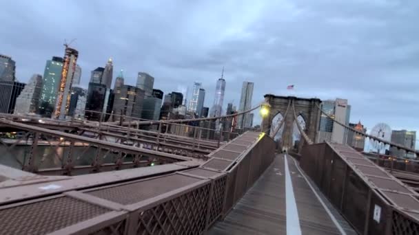 People walking in Brooklyn bridge at day time — Stock Video