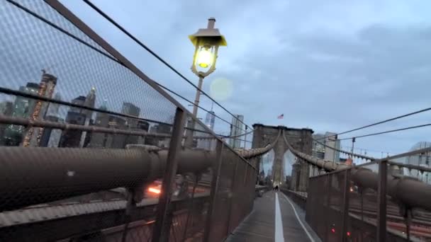 People walking in Brooklyn bridge at day time — Stock Video