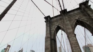 Brooklyn Köprüsü ve Manhattan cityscape