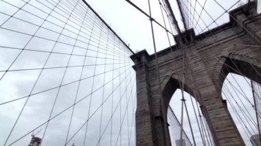 İnsanlar gün anda Brooklyn bridge uygulamasında