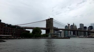 Brooklyn Köprüsü ve Manhattan panoramik cityscape