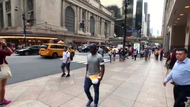 ダウントン マンハッタンのグランドセントラル駅の近くのニューヨーク アメリカ合衆国 2018 都市生活 — ストック動画